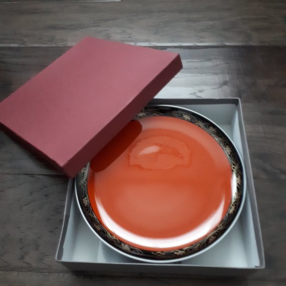 Japanese Lacquerware Serving Dish - Picture 4 of 9